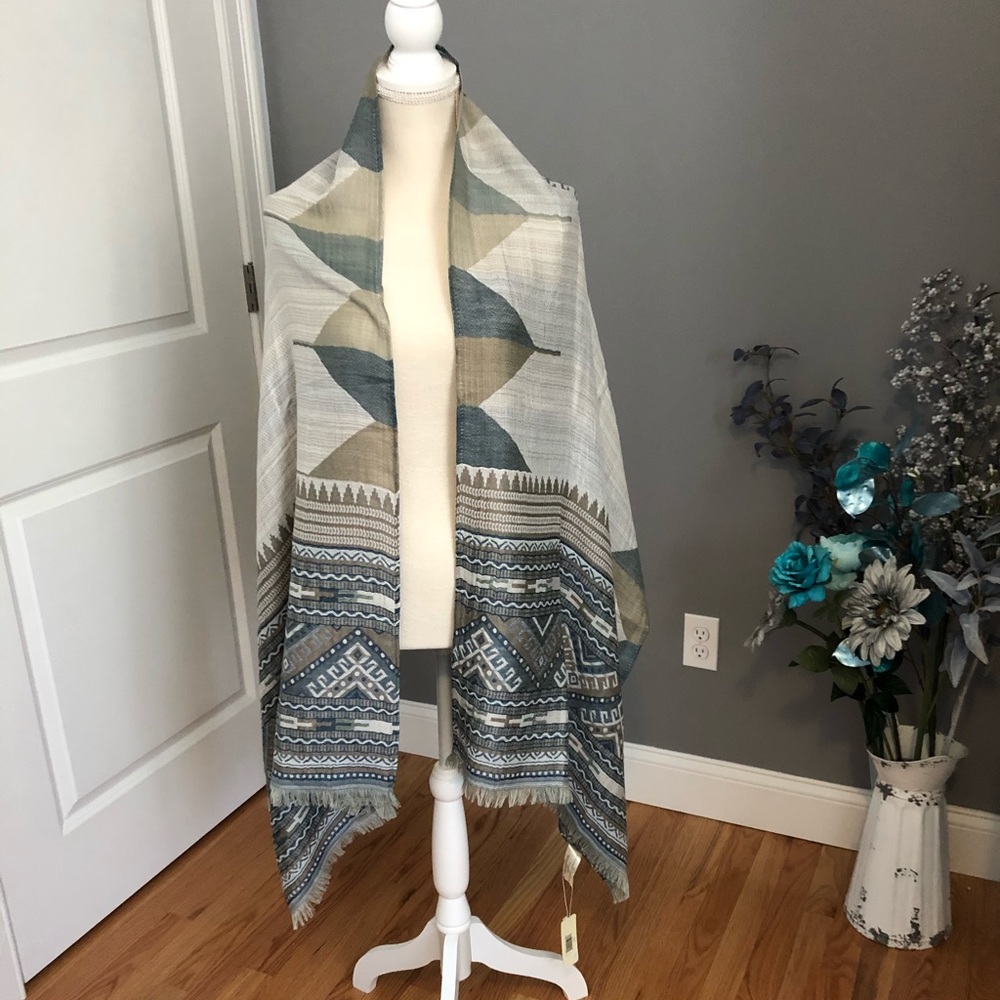 Large scarf - Picture 2 of 5
